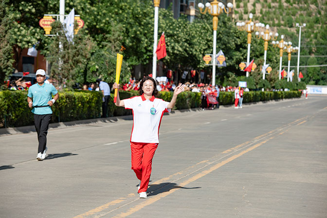 省十七運火炬傳遞 白成愛董事長擔任橫山香草羊肉第二棒火炬手！